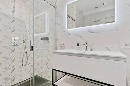Spa, Gym & Pool In Cloche D'Or Id6 Luxembourg